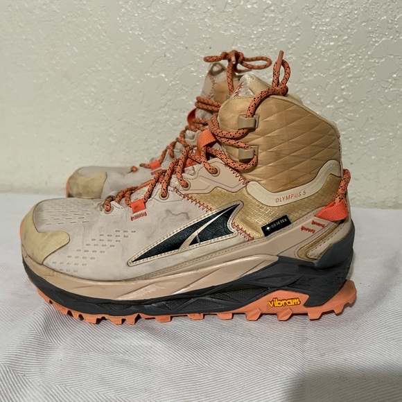 Altra Olympus 5 Hiking Boots - Picture 1 of 7